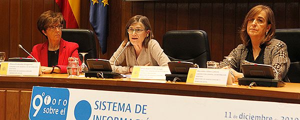 Elena Andradas, de la subdirección General de Información Sanitaria del Ministerio Sanidad; Pilar Aparicio, directora de Salud Pública, Calidad e Innovación; y Mercedes Alfaro Latorre, subdirectora General de Información Sanitaria del Ministerio Sanidad, durante la clausura del Foro. 