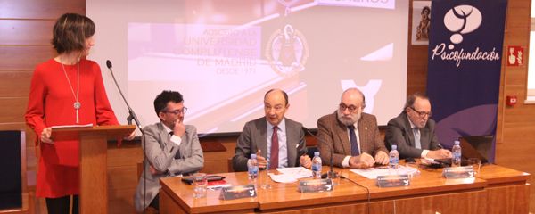 En la mesa: Francisco J. Medina, Raúl Canosa, Francisco Santolaya y Heliodoro Carpintero.