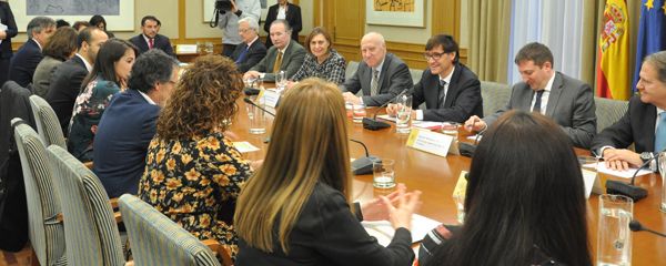 Diez asociaciones han participado en la reunión con Salvador Illa, en la que también ha estado Faustino Blanco, secretario general de Sandiad. 