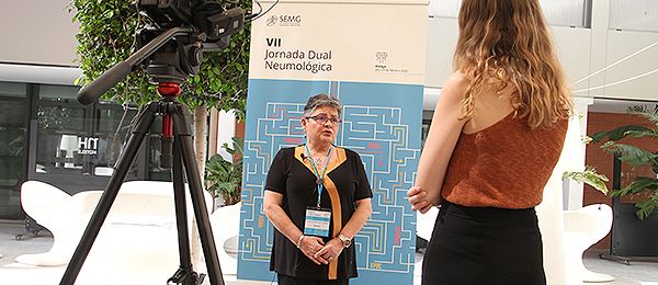 La entrevista tuvo lugar durante la VII Jornada Dual Neumológica que se celebró los días 28 y 29 de febrero en Málaga.