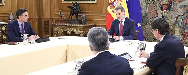 Imagen de la reunión entre Felipe VI y el Comité de Gestión Técnica del coronavirus.