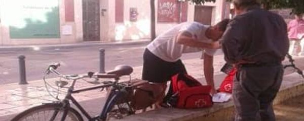 Entrega de medicación a un paciente.