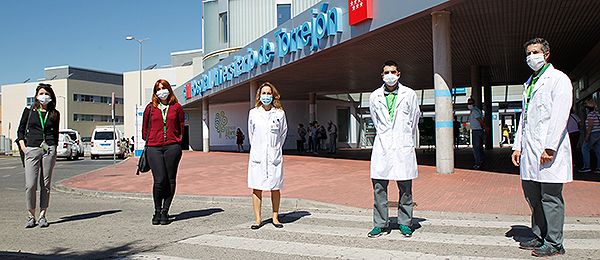 Foto de familia del equipo de Vivisol junto con Soledad Alonso (en el centro de la imagen).