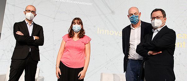 Domingo Marzal, director médico de Innovación de Hospitales en Sanitas; Fréderic Fuz, director de Gestión de Riesgos de Sham en España, y Juan Antonio Hueto, coordinador de Procesos Quirúrgicos del ICS, junto a Aline Noizet, experta en innovación y digitalización en el sector sanitario y presentadora del debate 'La innovación en el sistema sanitario para una mejor seguridad del paciente'.