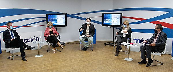 Un momento del debate 'Necesidad de una normativa para evitar errores de medicación en pacientes hospitalizados'.