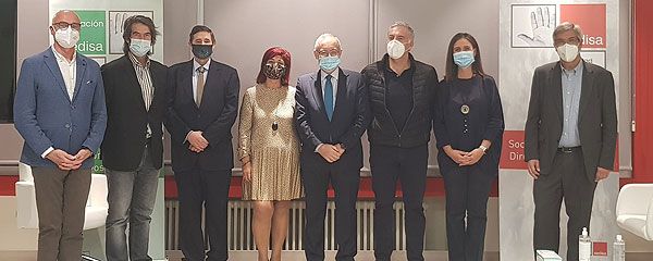 Imagen de la nueva junta directiva de SEDISA, con José Soto cuarto por la derecha, y  Joaquín Estévez, presidente saliente, tercero por la izquierda.