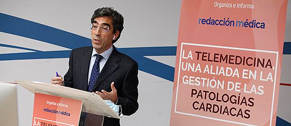Julián Pérez-Villacastín inaugura la jornada 'La telemedicina, una aliada en la gestión de las patologías cardiacas'.