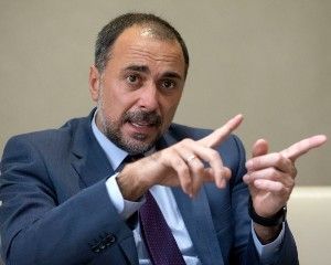 Julio García Comesaña, durante la entrevista con Redacción Médica: No vacunar a los directivos sería ir en contra de los criterios de vacunación.