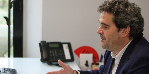 Adriá Comella, durante la entrevista con Redacción Médica. 