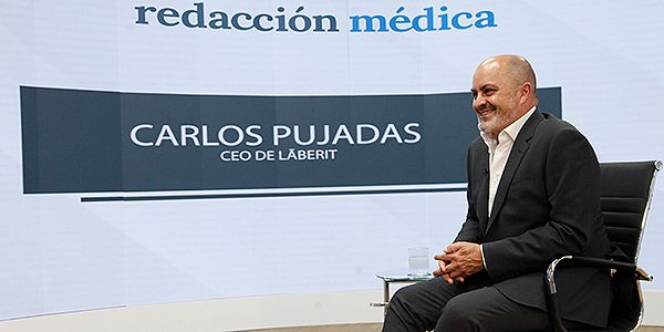 Carlos Pujadas en un momento de la entrevista con Redacción Médica.