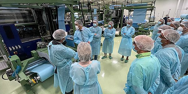 La pandemia puso de relieve la falta de Industria que hay en España, afirma Roca. 