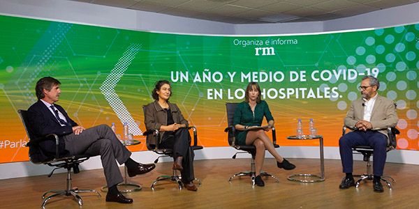 Miguel Sánchez, Myriam Calle, Esther Ortega y Vicente Estrada durante la mesa.