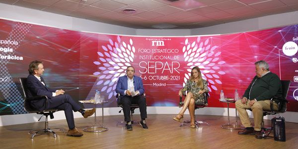 Ángel Bajils Marina, Germán Peces-Barba Romero, Olga Mediano San Andrés y Mariano Pastor Sanz durante la mesa. 
