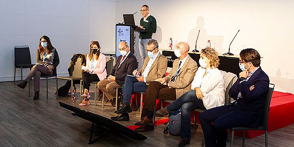 Debate de la mesa '¿El paciente con cáncer de pulmón, le ofrecemos todo lo que necesita?'