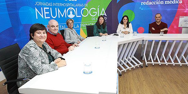 Julia Fernández, Antonio Pita, María José Beceiro, Claudia Valenzuela, Lorena Grande y David Rudilla durante la mesa. 