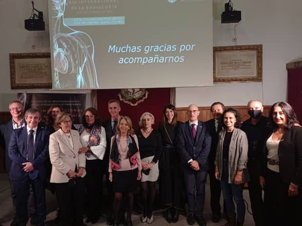 Foto de familia en el acto organizado por la SERAM.