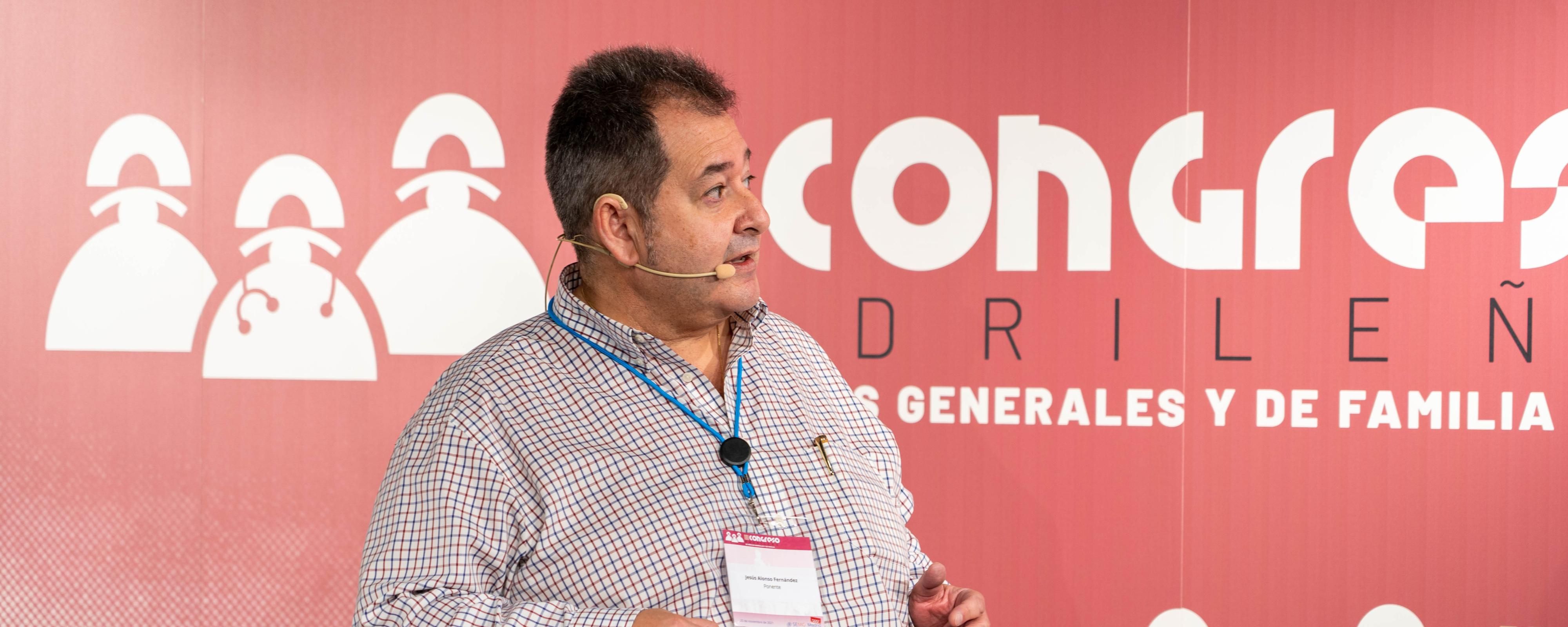 Jesús Alonso durante la charla '¿Qué hay de nuevo en gripe?'.