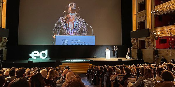 Amelia Amezcua inaugura los Premios Enfermería en Desarrollo 2021.