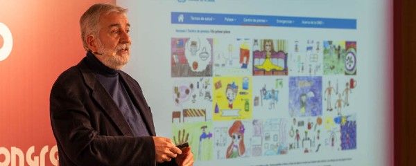 Ángel de Miguel durante su exposición.