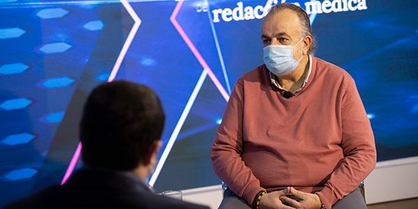 Hontangas, durante su entrevista en el plató de Redacción Médica.