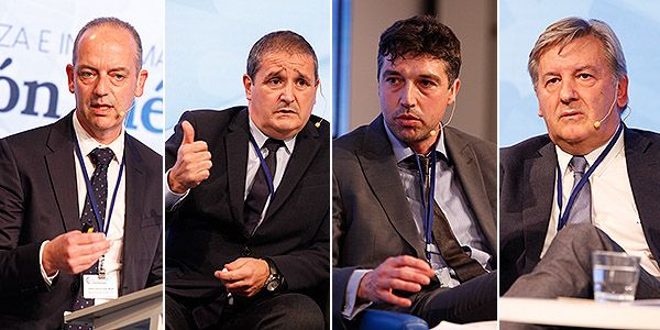 Sergio Manuel Garrido, subdirector de Obras, Instalaciones y Equipos del Servicio Extremeño de Salud (SES); Álvaro Guijarro, vocal de la Asociación Española de Ingeniería Hospitalaria (AEIH); Jesús Gutiérrez, subdirector de Gestión del Complejo Asistencial de Salamanca; y Andrés Gómez Blanco, vocal del Colegio de Ingenieros Industriales de Madrid. 