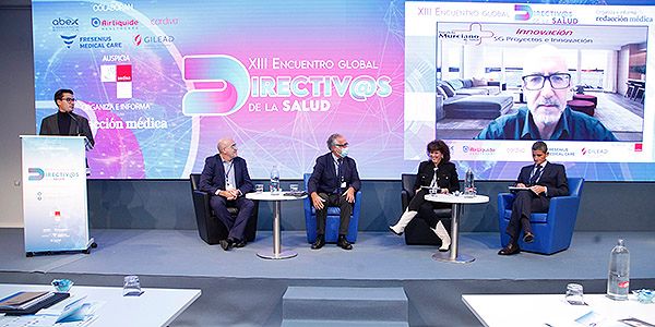 Sentados, José Gómez, José Antonio Ortega, Blanca Fernández-Lasquetty, Pedro Miguel Rodríguez y, en pantalla, Gorka Sánchez.
