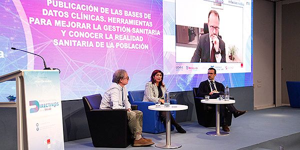 Serrano, Ramírez, Castellano y González, durante la intervención en el XIII Encuentro Global de los Directiv@s de la Salud. 