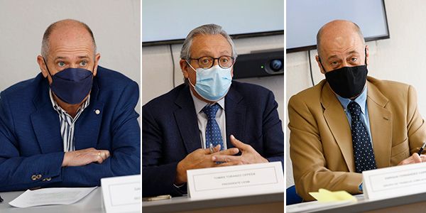 Sanz, Toranzo y Fernández, durante su intervención en la rueda de prensa.