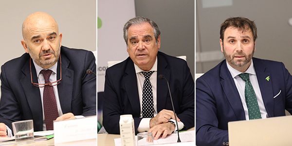 Javier Herradón, presidente del Consejo de Farmacéuticos de Castilla y León; Jesús Aguilar, presidente del Consejo General de Farmacéuticos y José Luis Nájera, miembro de la Red de Farmacias Centinela. 