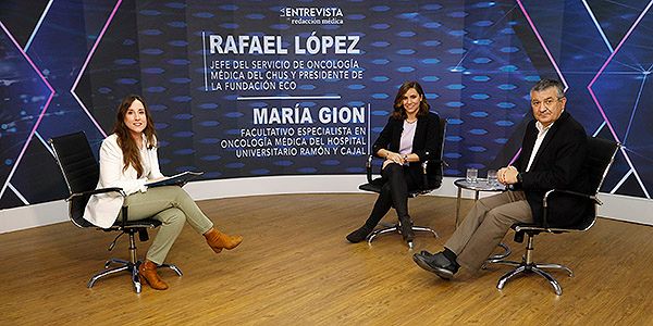 Isabel Martín, periodista de Redacción Médica; María Gion y Rafael López.