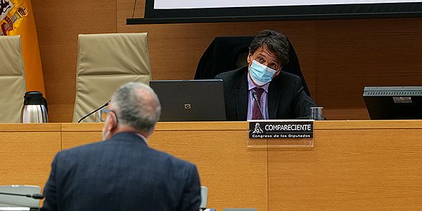 Celso Arango, presidente de la Sociedad Española de Psiquiatría, contestando a Juan Luis Steegmann, diputado de Vox