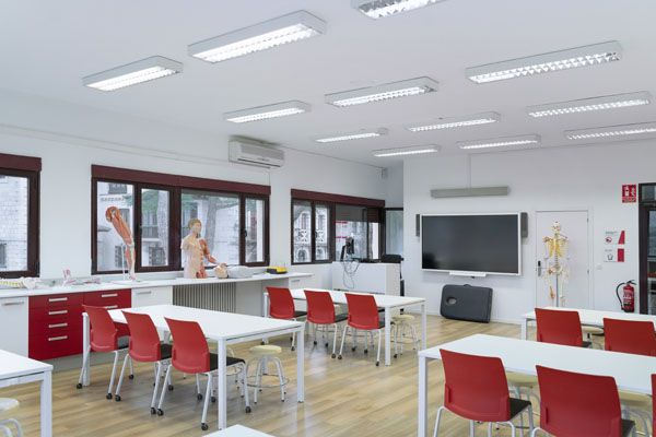 Las aulas de la Universidad Nebrija ofrecen todo el material necesario para perfeccionar la formación sanitaria. 