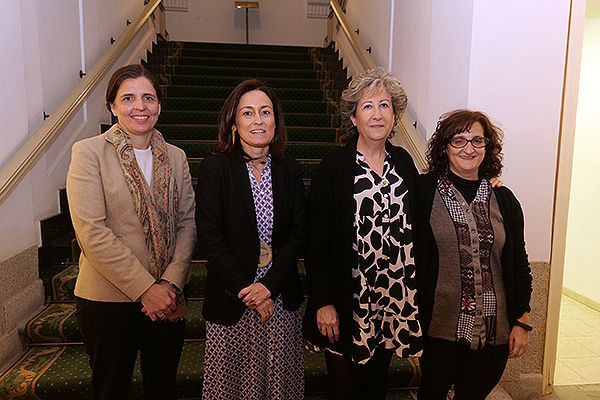 Ana Herranz, vocal de Farmacia Hospitalaria del Consejo General de Colegios Oficiales de Farmacéuticos; Amelia Martín, directora asociada de Investigación Clínica y Traslacional Farmaindustria; Araceli Parra, responsable de Calidad y Formación de Ensayos Clínicos de Roche; Pilar Suñé, coordinadora del Grupo de Trabajo de Ensayos Clínicos de la SEFH. 