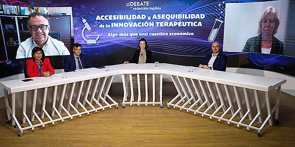 Un momento del debate 'Accesibilidad y asequibilidad de la innovación terapéutica. Algo más que una cuestión económica' en el plató de Redacción Médica.