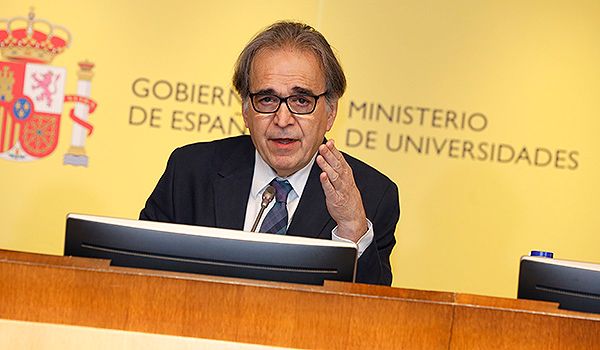 Joan Subirats durante la presentación del nuevo documento de Ley Orgánica del Sistema Universitario.