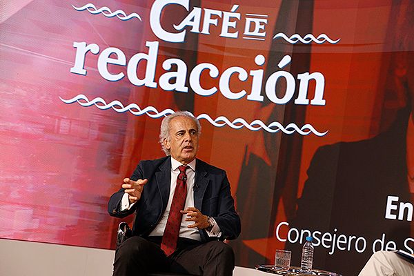 Enrique Ruiz Escudero, consejero de Sanidad de la Comunidad de Madrid, contesta a las preguntas en Café de Redacción.