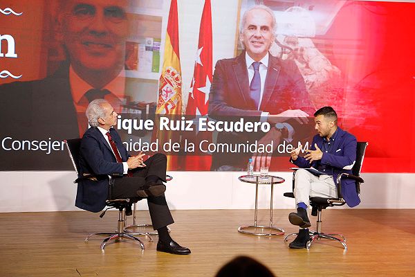 Escudero: Nadie puede sustituir las competencias de las enfermeras, en ningún nivel.