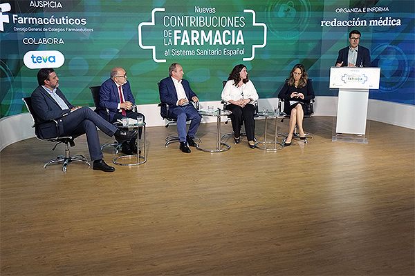 Debate sobre el papel de la farmacia en Salud Pública y vigilancia epidemiológica celebrado en Redacción Médica.