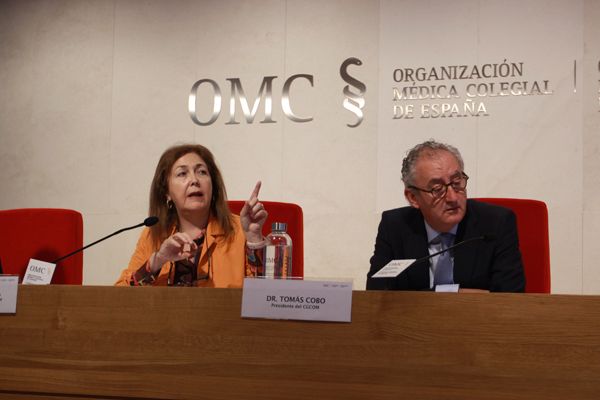  Isabel Moya, vicepresidenta primera del Cgcom, y Tomás Cobo, presidente del Cgcom.