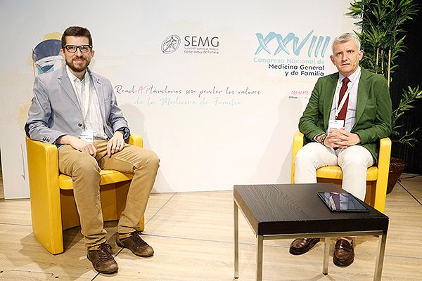 Rafael Ángel Castro Jiménez, miembro del Grupo de Salud Mental SEMG y Javier de Diego Adeliño, psiquiatra e investigador clínico en el Hospital de la Santa Creu i Sant Pau. 