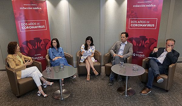 Rosario Menéndez, Esperanza Merino, Clara Hernández, Francesc Puchades y Miguel Salavert, en un momento del debate 'Dos años de coronavirus'. 
