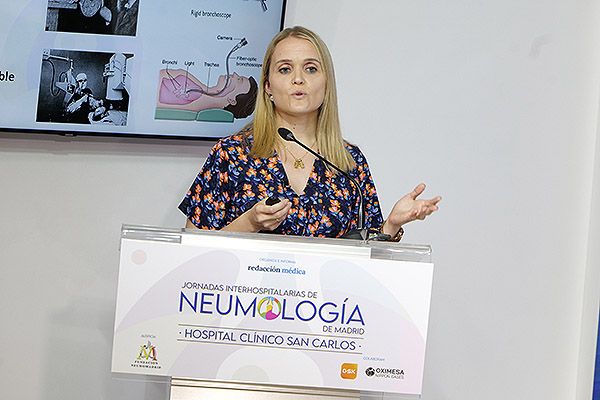 María José Bernabé Barrios durante su intervención en las Jornadas Interhospitalarias de Neumología del Hospital Clínico San Carlos.