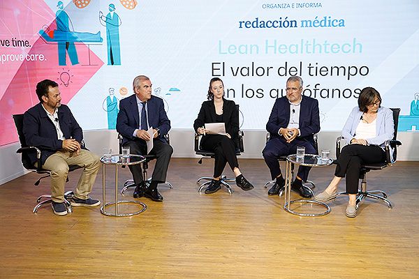 Salvador Vera, CEO de Mysphera; Vicente Alonso, director general de Asistencia Sanitaria del Servicio Extremeño de Salud; Andrea Pérez, redactora de Redacción Médica; Francisco Turumbay, subdirector de Sistemas de Información y Tecnologías de la Salud del Servicio Navarro Salud; Anna Ochoa, consultora  en Salud en Essentia Health Management.