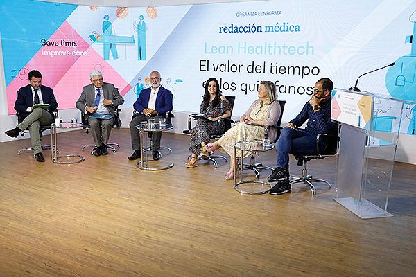 Mario Ledesma, asesor jurídico de Contratación Pública del Laboratorio de la Contratación; José Ramón Luis-Yagüe, director del Departamento de Relaciones con las Comunidades Autónomas de Farmaindustria; Francisco Dolz, director gerente del Hospital Universitario Doctor Peset (Valencia); Clara Hernández, jefa de la Sección de Empresas de Redacción Médica; Eloína Núñez, gerente del Área Sanitaria de Santiago de Compostela; y Toni Mateo, director comercial de Mysphera.