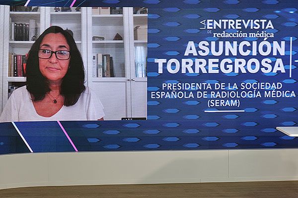 Asunción Torregrosa acude al plató de Redacción Médica.