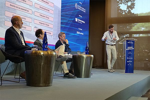 Mesa sobre la 'Gestión de la tecnología médica con impacto en salud' del X Encuentro Global de Ingeniería Hospitalaria. 