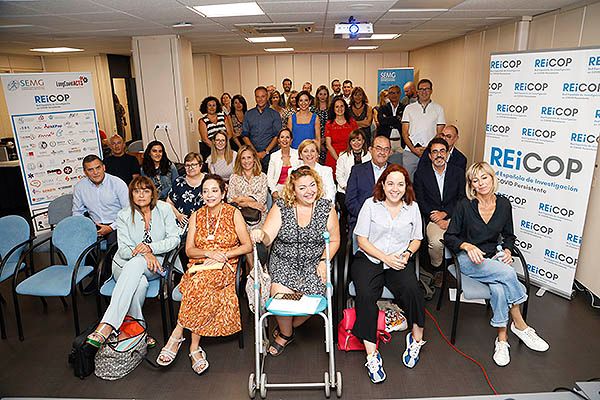 Foto de familia de la Red Española de Investigación en Covid Persistente (REiCOP). 