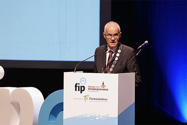 Dominique Jordan, presidente de la FIP, durante el discurso de bienvenida al Congreso Mundial de Farmacia.