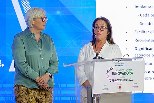 Eva Fragero, jefa del Servicio de Urgencias del Hospital Regional de Málaga; y Ana María García, supervisora del Servicio de Urgencias.