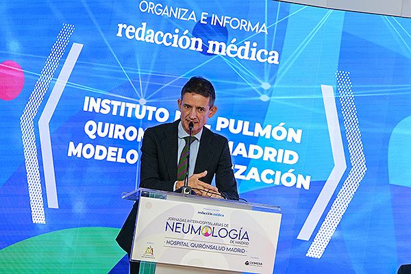 El jefe del Servicio de Neumología del Hospital Univeristario Quirónsalud Madrid, José María Echave-Sustaeta, durante su intervención.